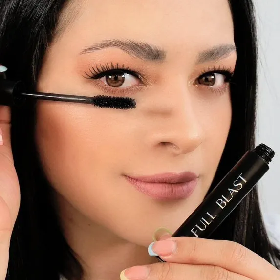 Farmasi Full Blast Volume Mascara - 10ml1.webp